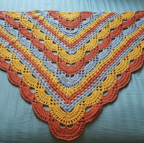 Handmade shawl - Picture 2 of 4